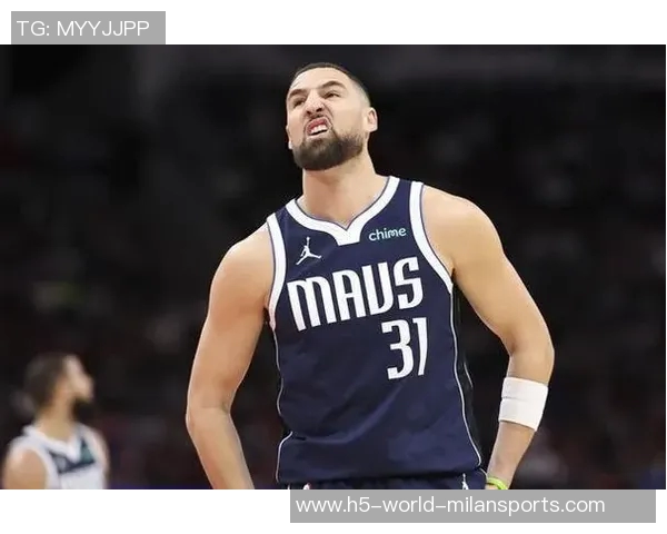 寒冰射手克莱替补出场17分钟全场失准三分球五投皆失未能得分